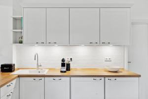 Idylisches Cottage mit Reh