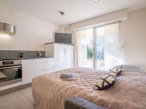 Studio Les Pieds dans leau by Interhome