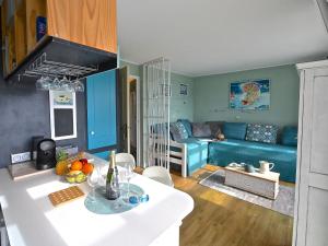 Apartment Le Village - C4 323 by Interhome