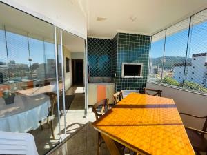 Apartamento com varanda e vista para o mar 1