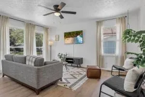 Housepitality - Electric Ave - 3 BDR and Hot Tub - New Albany