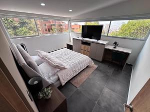 Amplio apartamento en el poblado by Hoost