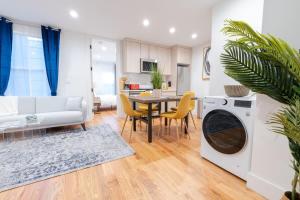 323-1 Specious 2BR Williamsburg