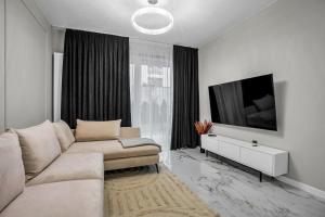 Airport Apartment - Private Terrace & Parking - by Rentujemy