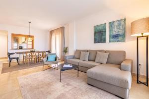 Large 3-Bedroom Nestled in Golf Paradise