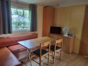 Maisons de vacances Mobile home 5 pers en campagne. Proche Puy du fou. : photos des chambres