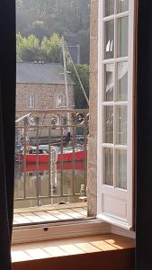 Maisons de vacances Sur le port, maison spacieuse paisible avec jardin : Maison 3 Chambres