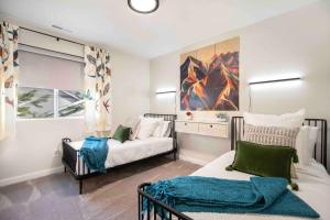 The Rock Trail House+Renovated+Modern+Fireplace+EV+Nice Yard