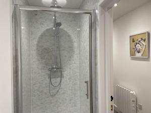 Strawberry Line, Apartment 1