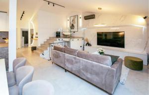 Lovely Apartment In Pakostane With Wifi 