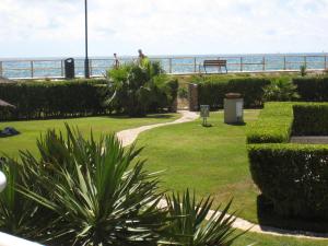 Estudio renovado con acceso directo a la playa, piscina y jardín en LEstartit - ES-323-35