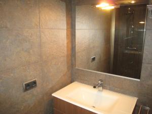 Estudio renovado con acceso directo a la playa, piscina y jardín en LEstartit - ES-323-35