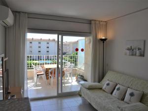Apartamento Cerca de la Playa con Piscina y Terraza en lEstartit - ES-323-25