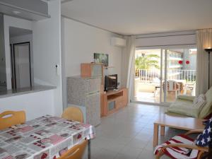 Apartamento Cerca de la Playa con Piscina y Terraza en lEstartit - ES-323-25