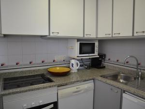 Apartamento Cerca de la Playa con Piscina y Terraza en lEstartit - ES-323-25