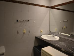 Apartamento Cerca de la Playa con Piscina y Terraza en lEstartit - ES-323-25