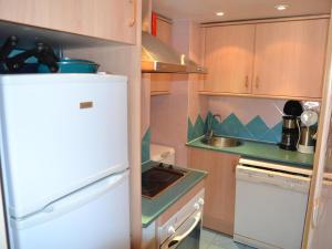 Apartamento acogedor con vista al mar, piscina y acceso directo a la playa en LEstartit - ES-323-36