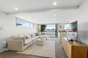 Beachside Bliss - Redcliffs - Clifton