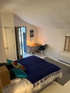 Sejours chez l'habitant Le Mas F : Grande Chambre Double 