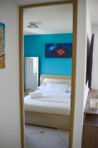 Great location close to airport