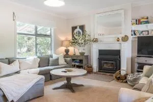 'Ardbrae' Countryside Tranquility with a Charming Cottage - Merricks