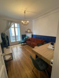 Large family typical Parisian Appartment