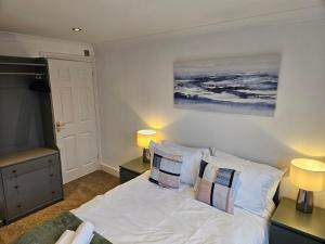 3 Severn close Contractor home in Oakham near Rutland Water with parking