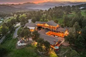 Mountain Top Luxury Red Rocks Hot tub Sauna Views - 莱克伍德