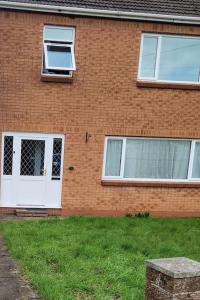 JAH Lodge 2 4BED SERVICE APARTMENT BRIST-OL LOW COST WEEKLY MONTHLY STAYS FOR GROUPS CONTRACTORS STUDENTS FAMILY STAYS