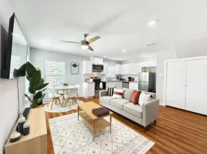 Luxury 3BR Home Downtown Houston and near Airport - Cloverleaf