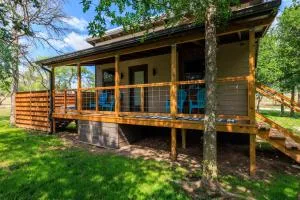 Rivers Edge Cottages with Hot Tub - Morris Ranch