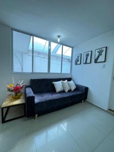 Apto estudio con parqueadero y wifi.