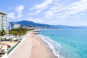 Harbor3008A Spectacular Beachfront Condo by Moikkarentals