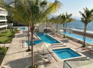 Harbor3008A Spectacular Beachfront Condo by Moikkarentals