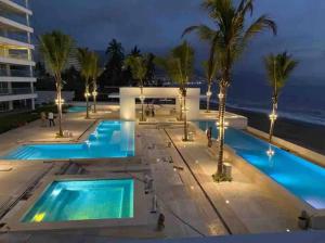 Harbor3008A Spectacular Beachfront Condo by Moikkarentals