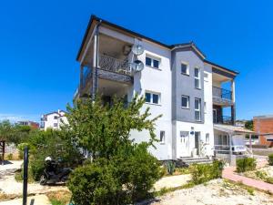 Apartments with a parking space Brodarica, Sibenik - 21490