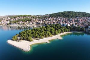 Apartments with a swimming pool Okrug Gornji, Ciovo - 22587