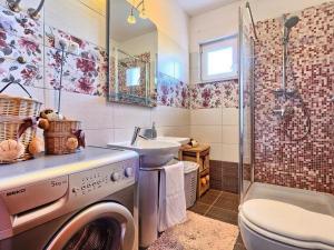 Family-friendly apartments with swimming pool Okrug Gornji, Ciovo - 22587