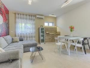 Apartments with parking space Kastel Stari, Kastela - 22588