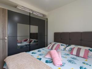 Apartments with parking space Kastel Stari, Kastela - 22590
