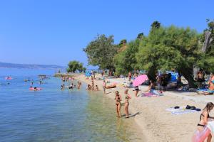 Apartments with a parking space Kastel Luksic, Kastela - 22593