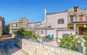 Beautiful Apartment In Cunski - Čunski