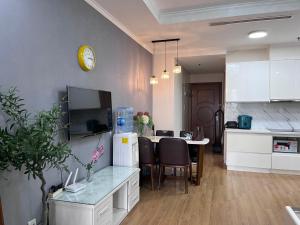 U Home - 1 BR apartment at Vinhomes Royal City