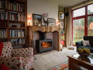 Gîte de charme avec salle de jeux et home-cinéma près des étangs de Tronçais - FR-1-489-499 - Theneuille