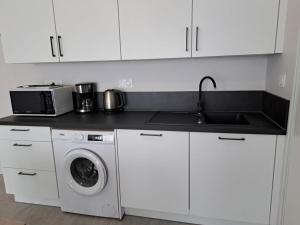 Appartement moderne proche plage et commerces, quartier des Demoiselles ! - FR-1-323-512