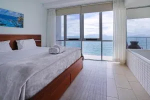 Best at Bright Point Absolute Waterfront Apartment - Nelly Bay