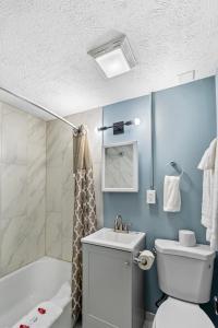 Budget Single Room room in Broadway Inn