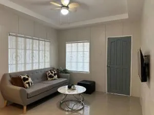 Japandi Home B - Fully Aircon, WIFI, Hot shower, 24hGuard, Center, near Malls - Jose Abad Santos