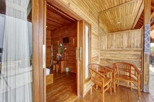 Phòng Deluxe Giường Đôi Với Ban Công và Tầm Nhìn Ra Biển (Deluxe Double Room with Balcony and Sea View)