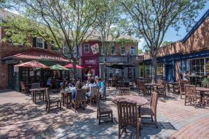 Entire Home in North Potomac